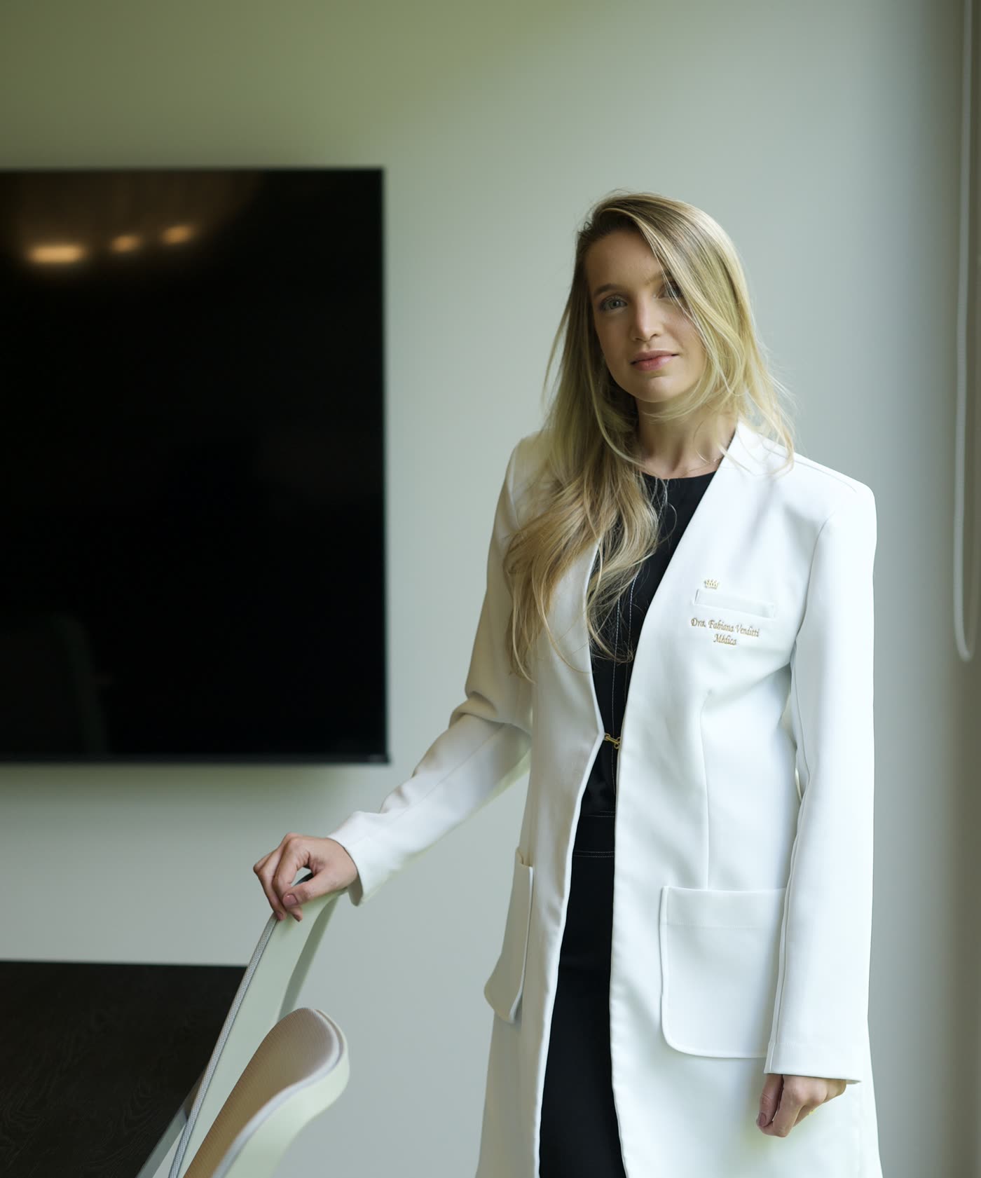 Dra. Fabiana Venditti em seu consultório